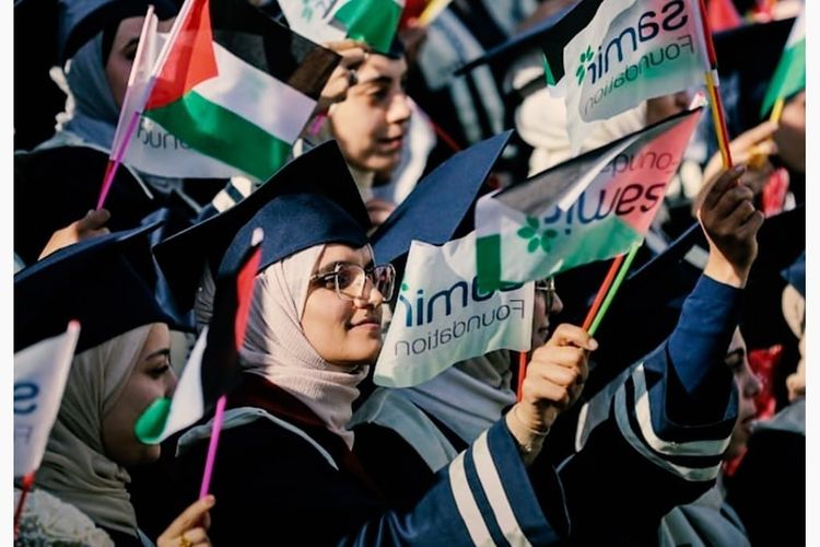 Kuliah di Tengah Serangan Israel, 230 Mahasiswa Kedokteran Gaza Wisuda di Reruntuhan RS