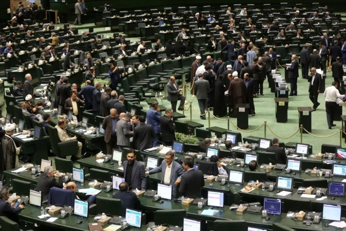 Tak Semua Bisa Jadi Anggota Parlemen Iran, Kandidat Wajib Lulusan S2, Indonesia Wajib Contoh?