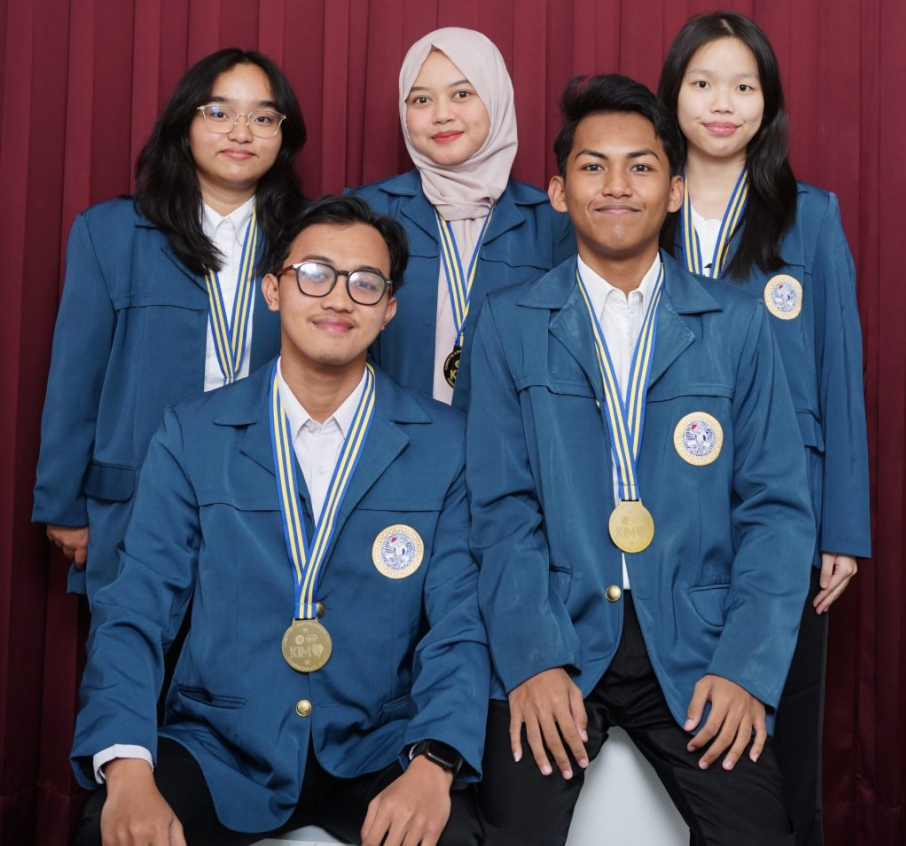 Tak Perlu Minum Obat Lagi, Inovasi Lintas Fakultas Mahasiswa UNAIR Hasilkan Sambiloto sebagai Obat Nyeri Haid hingga Raih Juara 1
