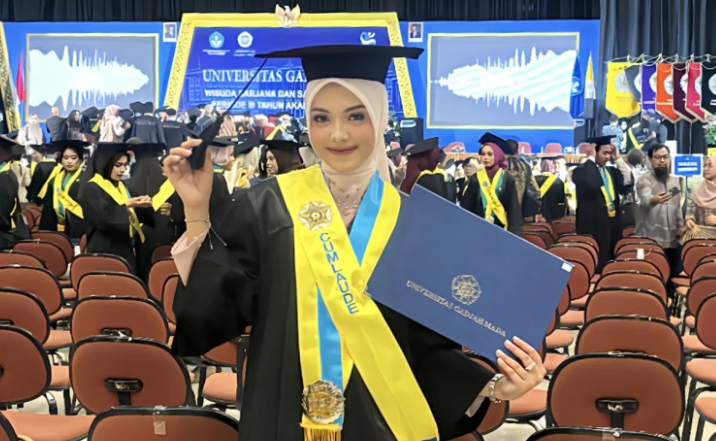 Sibuk Organisasi dan Ikut Kompetisi, Ini Cerita Maureen yang Jadi Lulusan Tercepat di UGM
