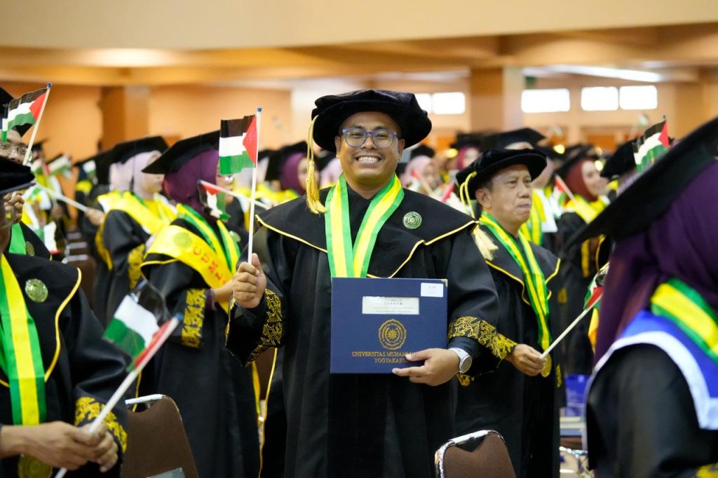 Mengenal Sosok Agung Sulistyo, Mantan Satpam yang Kini Bergelar Doktor dari UMY