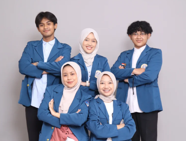 Mahasiswa Unair Gagas Pembalut Luka Alami Berbasis Teh Hijau dan Maizena